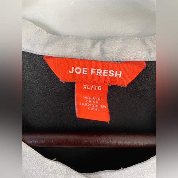 4/25 Black/White Trim Semi Sheer Joe Fresh Blouse - Picture 3 of 4